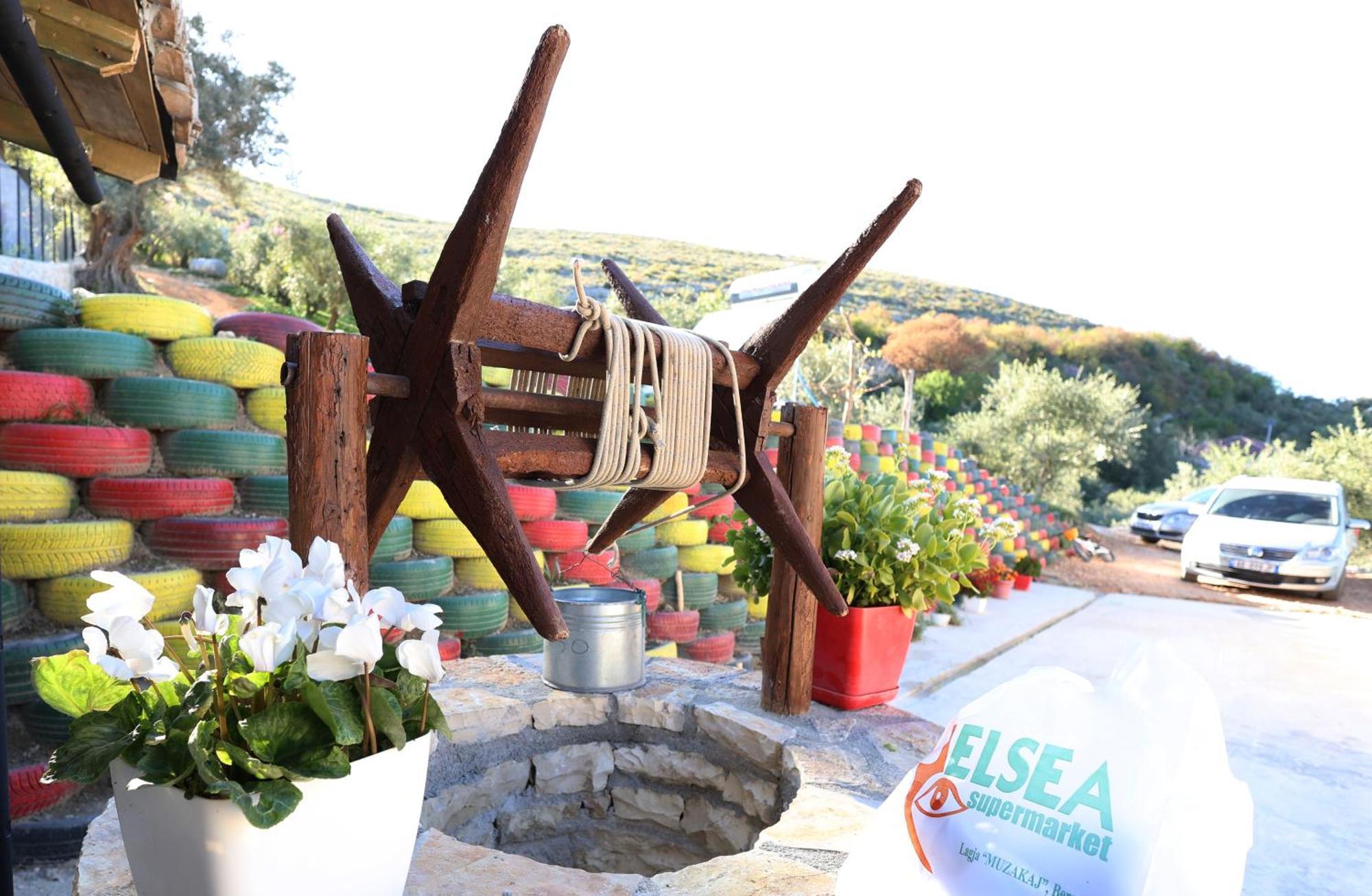 Villa Shpiragu Village Experience เบราท ภายนอก รูปภาพ